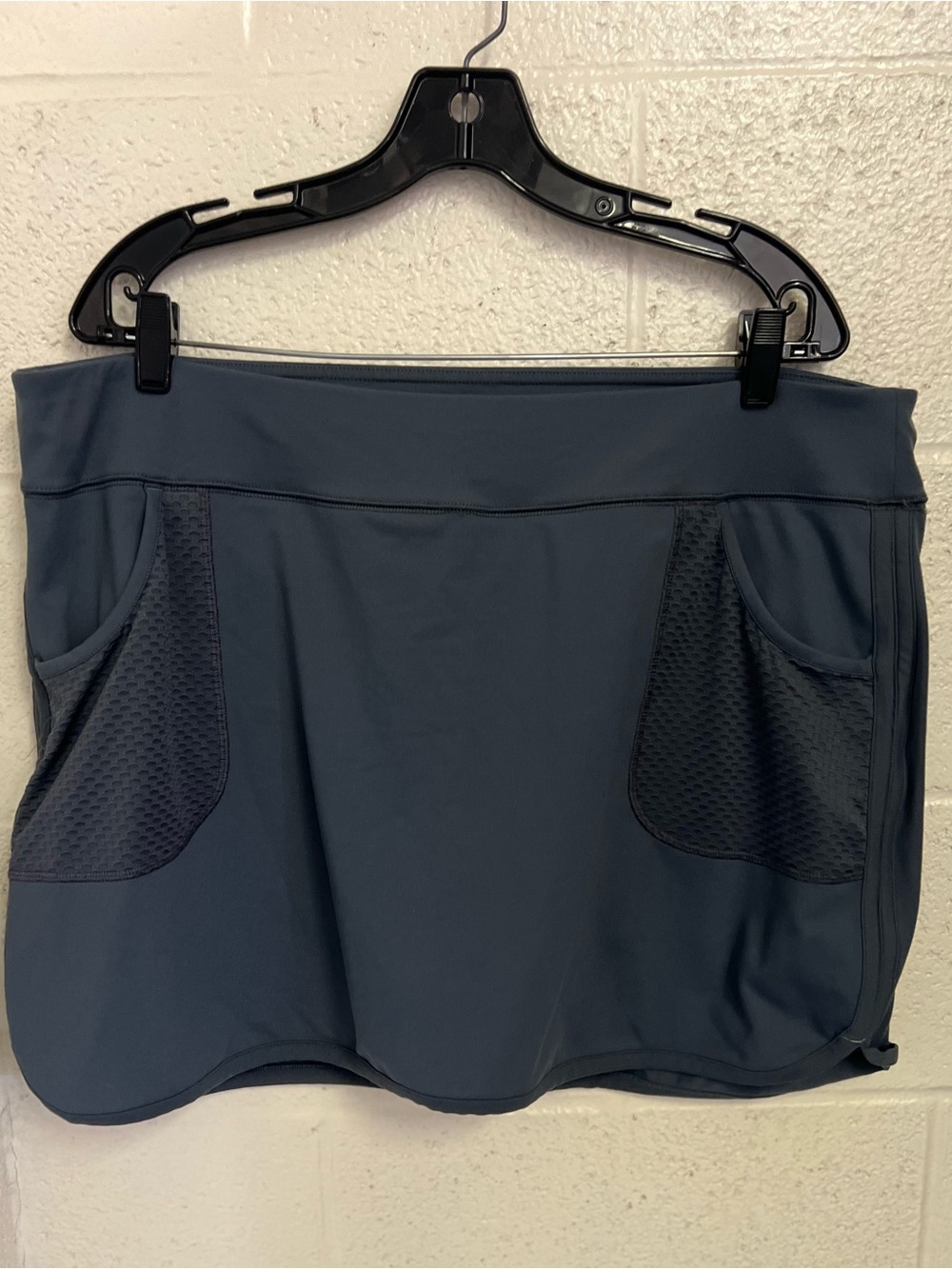 CALIA by Carrie Underwood Tag Shot in Dark Gray and Black